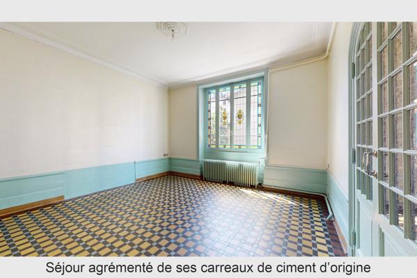 Maison
         7 pièces
        - 160 m² Bien prestige 799 000 € *