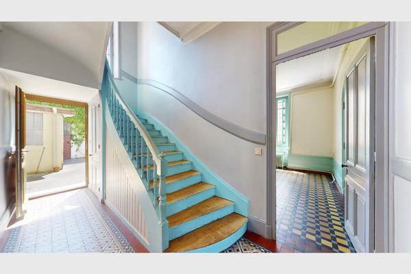 Maison
         7 pièces
        - 160 m² Bien prestige 799 000 € *