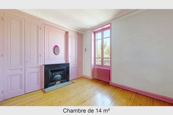 Maison
         7 pièces
        - 160 m² Bien prestige 799 000 € *