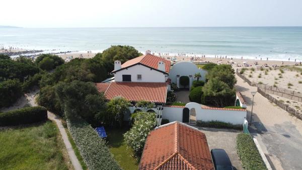 Vente                                                      Villa
                        
                     6 pièces                      200 m2                     à Bidart