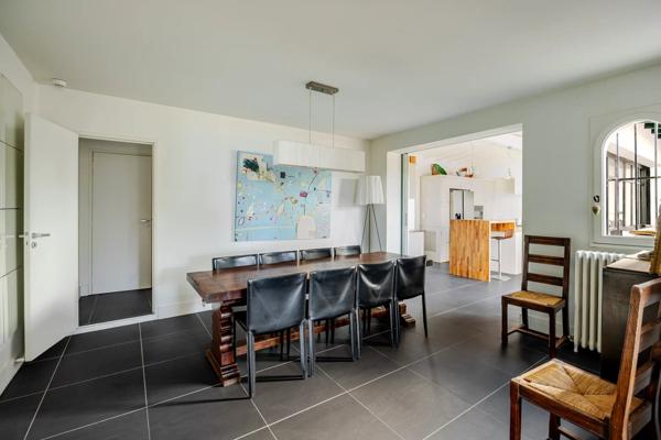 Vente                                                      Villa
                        
                     6 pièces                      200 m2                     à Bidart