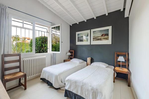 Vente                                                      Villa
                        
                     6 pièces                      200 m2                     à Bidart