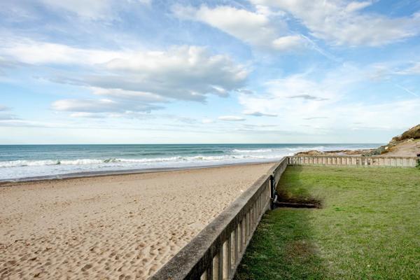 Vente                                                      Villa
                        
                     6 pièces                      200 m2                     à Bidart