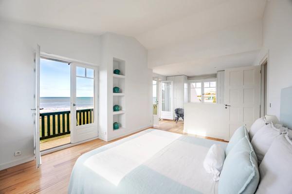 Vente                                                      Villa
                        
                     6 pièces                      200 m2                     à Bidart