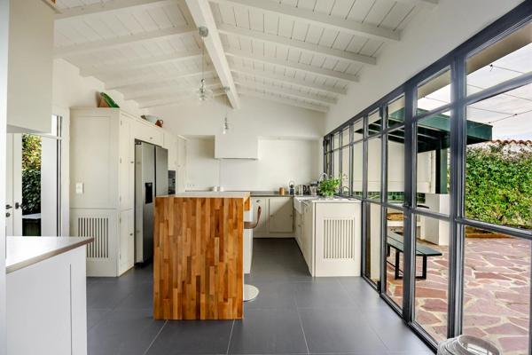 Vente                                                      Villa
                        
                     6 pièces                      200 m2                     à Bidart