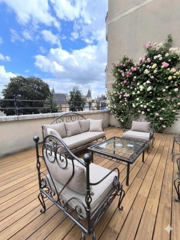 "Appartement 91 m² avec Terrasse exceptionnelle de 150 m² – " Une Maison dans le Ciel " - Plein Centre Nevers