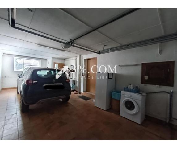 Maison
                                                                                                                                                                                                                                                                                                                        7 pièce(s)                                                                                                                                                                                                          5 chambre(s)                                                                                                                                                                                                          153  m²