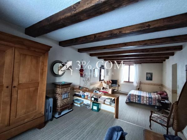 Maison
                                                                                                                                                                                                                                                                                                                        7 pièce(s)                                                                                                                                                                                                          5 chambre(s)                                                                                                                                                                                                          153  m²