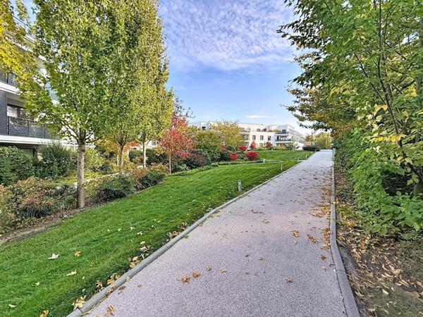 Bel Appartement 3 pièces 62 m² avec terrasse et parking  sans travaux à prévoir à proximité immédiate du TVM