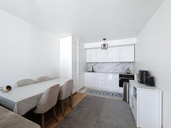 Bel Appartement 3 pièces 62 m² avec terrasse et parking  sans travaux à prévoir à proximité immédiate du TVM