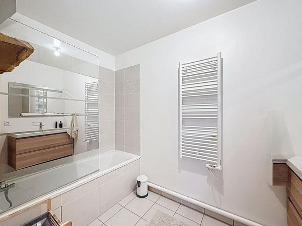 Bel Appartement 3 pièces 62 m² avec terrasse et parking  sans travaux à prévoir à proximité immédiate du TVM