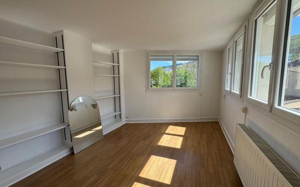 Appartement à louer    2 pièces • 73 m2 Mazamet