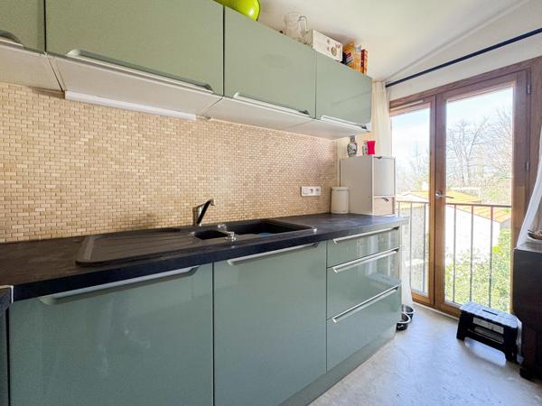 Maison en pierre T3 R+1 terrasses, espace parking