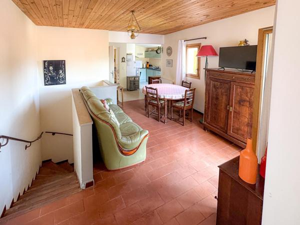 Maison en pierre T3 R+1 terrasses, espace parking