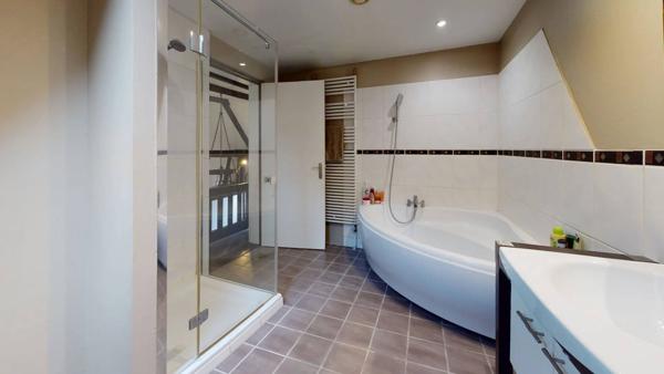 Charmante Maison de Ville Atypique de 160 m² - Proche de Toutes Commodités