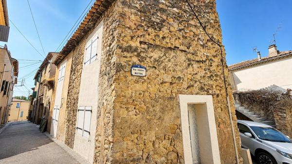 Vente                                                      Appartement
                        
                     2 pièces                      55 m2                     à Pourrières