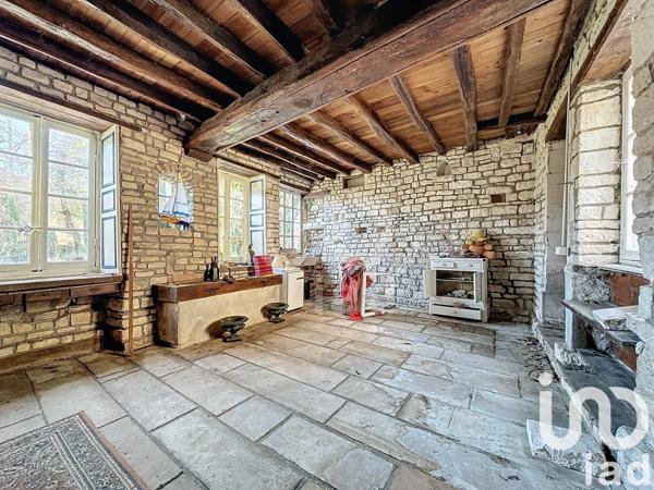 Maison traditionnelle 7 pièces de 200 m² à Chablis (89800)