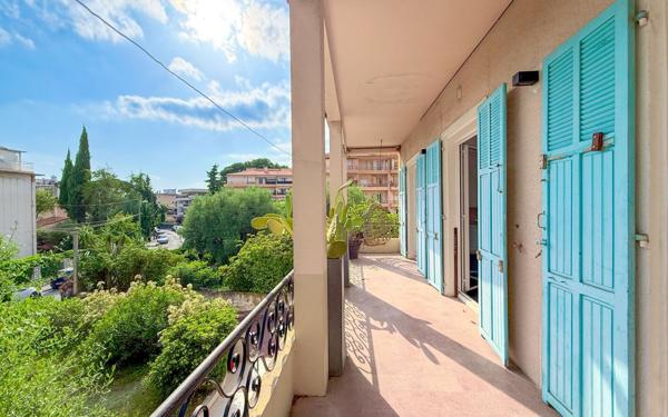 Appartement à vendre    3 pièces • 87 m2 Nice