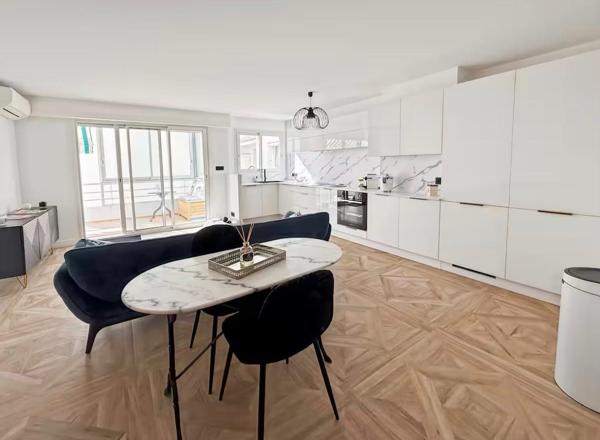 APPARTEMENT CANNES POINTE CROISETTE AVEC TERRASSE