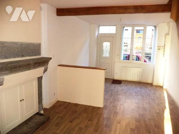 PUTANGES PONT ECREPIN: Proche tous commerces et écoles, maison louée deux chambres.
