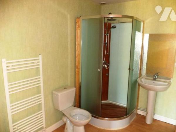 PUTANGES PONT ECREPIN: Proche tous commerces et écoles, maison louée deux chambres.