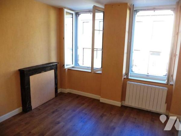 PUTANGES PONT ECREPIN: Proche tous commerces et écoles, maison louée deux chambres.