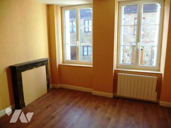 PUTANGES PONT ECREPIN: Proche tous commerces et écoles, maison louée deux chambres.