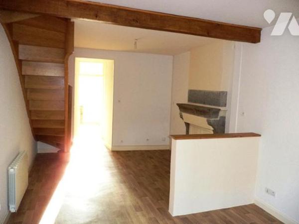 PUTANGES PONT ECREPIN: Proche tous commerces et écoles, maison louée deux chambres.