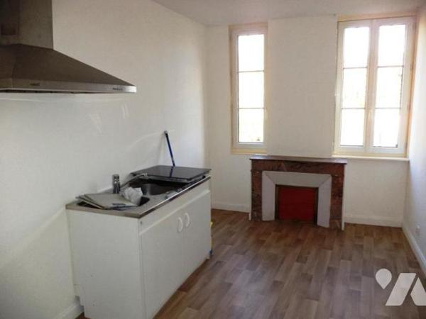 PUTANGES PONT ECREPIN: Proche tous commerces et écoles, maison louée deux chambres.