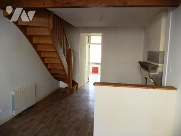 PUTANGES PONT ECREPIN: Proche tous commerces et écoles, maison louée deux chambres.
