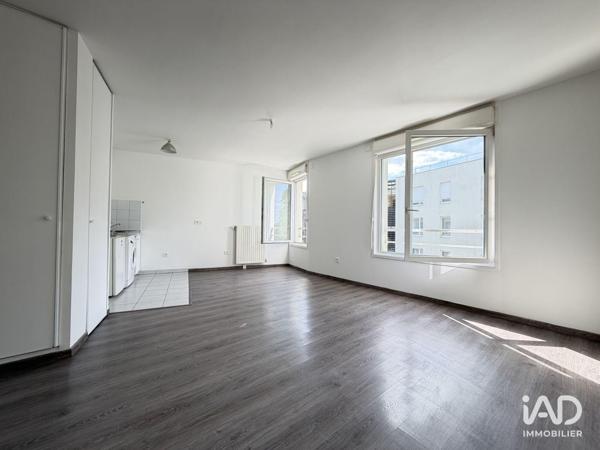 Location studio 31 m² Palaiseau
