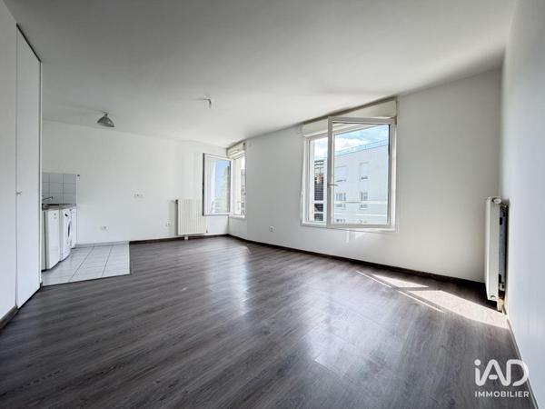 Location studio 31 m² Palaiseau