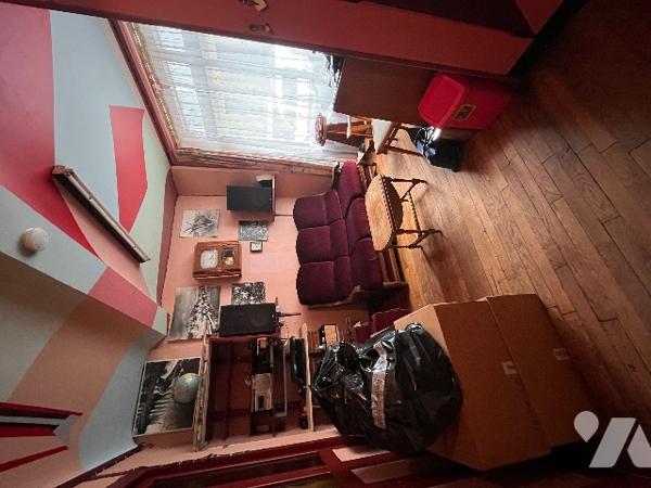 Petite maison de ville à rénover.