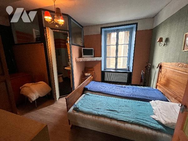Petite maison de ville à rénover.