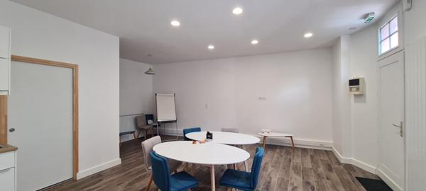 Bureau (ou studio) Clisson (La Vallée) 1 P . SDE . 40.5 M²