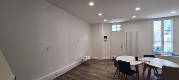 Bureau (ou studio) Clisson (La Vallée) 1 P . SDE . 40.5 M²