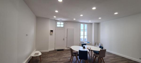 Bureau (ou studio) Clisson (La Vallée) 1 P . SDE . 40.5 M²