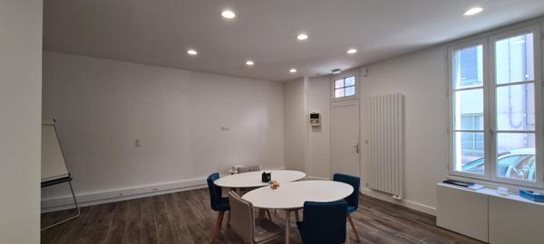 Bureau (ou studio) Clisson (La Vallée) 1 P . SDE . 40.5 M²
