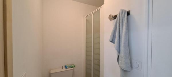 Bureau (ou studio) Clisson (La Vallée) 1 P . SDE . 40.5 M²