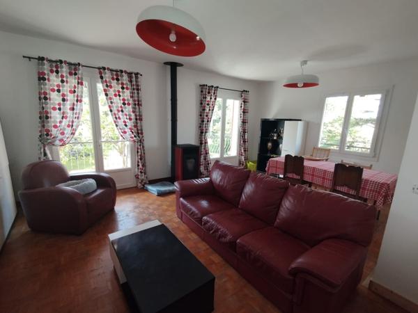 Maison
                                                                                                                                                                                                                                                                                                                        6 pièce(s)                                                                                                                                                                                                          3 chambre(s)                                                                                                                                                                                                          166  m²