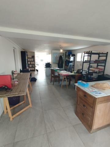 Maison
                                                                                                                                                                                                                                                                                                                        6 pièce(s)                                                                                                                                                                                                          3 chambre(s)                                                                                                                                                                                                          166  m²