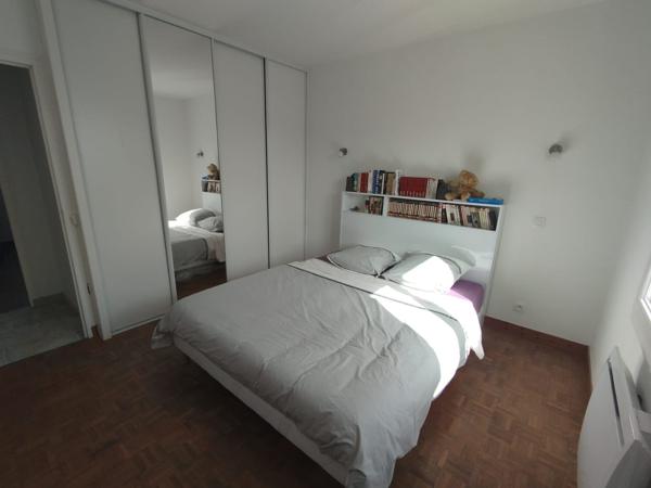 Maison
                                                                                                                                                                                                                                                                                                                        6 pièce(s)                                                                                                                                                                                                          3 chambre(s)                                                                                                                                                                                                          166  m²