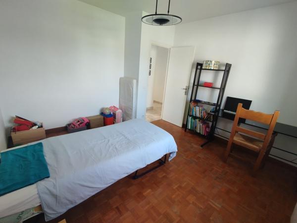 Maison
                                                                                                                                                                                                                                                                                                                        6 pièce(s)                                                                                                                                                                                                          3 chambre(s)                                                                                                                                                                                                          166  m²
