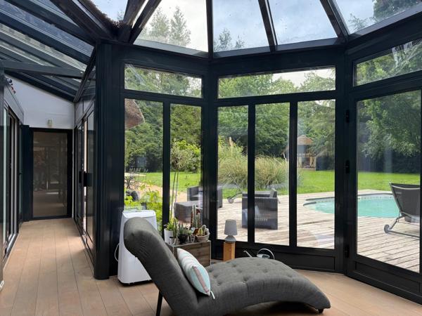 Coup de cœur assuré : chaumière d’exception avec piscine et dépendance