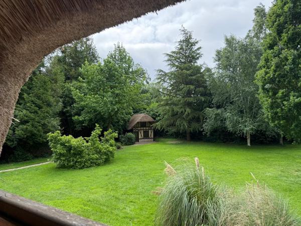 Coup de cœur assuré : chaumière d’exception avec piscine et dépendance
