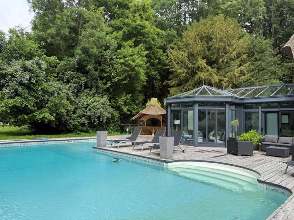 Coup de cœur assuré : chaumière d’exception avec piscine et dépendance