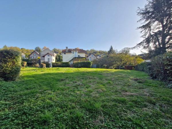 Terrain constructible de 595m² - Jacob-Bellecombette