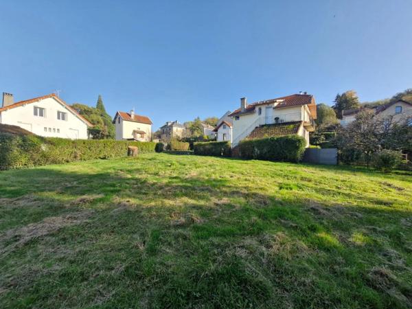 Terrain constructible de 595m² - Jacob-Bellecombette