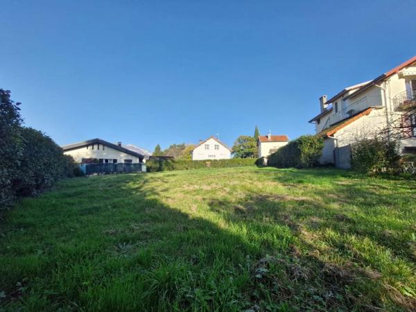 Terrain constructible de 595m² - Jacob-Bellecombette