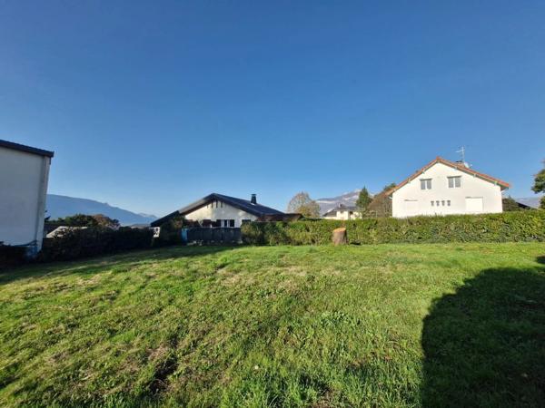 Terrain constructible de 595m² - Jacob-Bellecombette